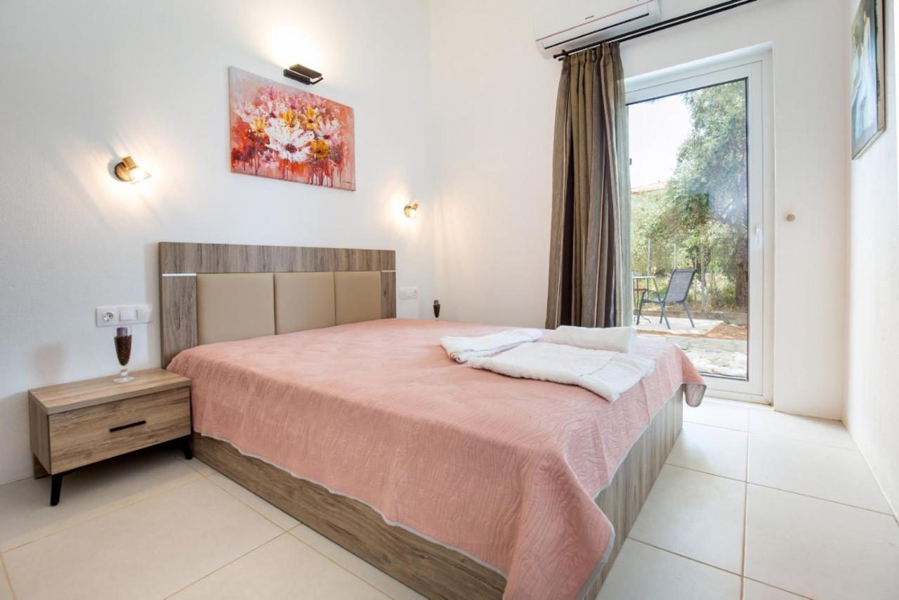 Avgoustidis Apartments ลิเมนาเรีย ภายนอก รูปภาพ