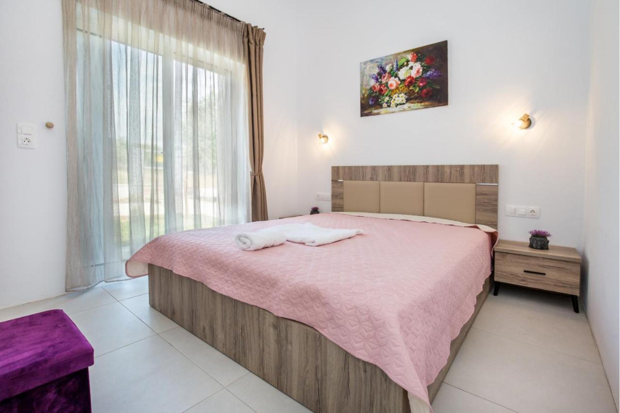 Avgoustidis Apartments ลิเมนาเรีย ภายนอก รูปภาพ